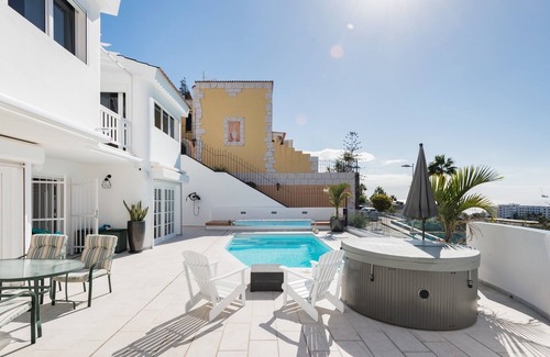 San Agustin House | Modern dream villa with sea view private, heated pool and sea view!