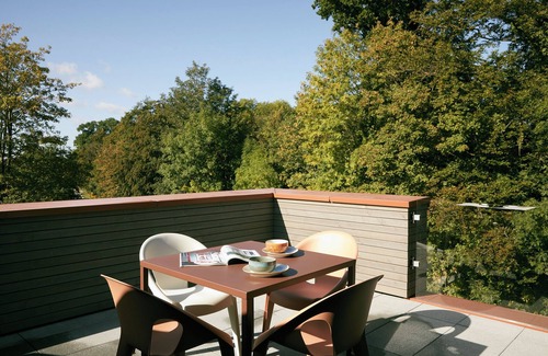 Hohwacht Apartment | Modern duplex apartment with rooftop terrace.