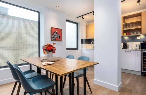 Kentish Town Apartment | Modern Duplex – Cozy Bedrooms and Stylish Design