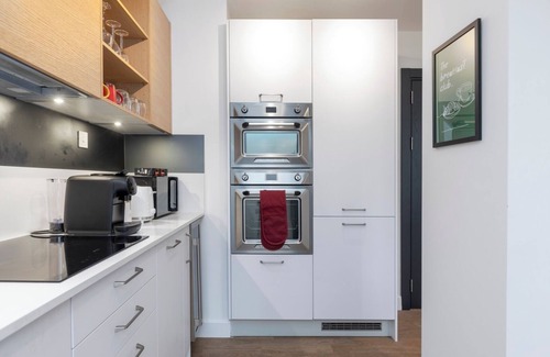 Kentish Town Apartment | Modern Duplex – Cozy Bedrooms and Stylish Design