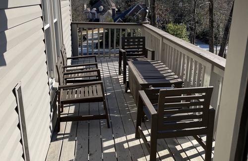 Dunwoody House | Modern Duplex Close to Perimeter Mall