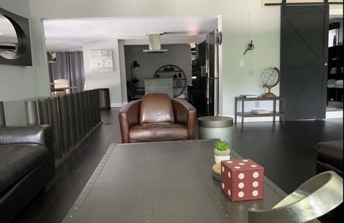 Dunwoody House | Modern Duplex Close to Perimeter Mall