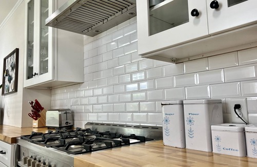 East Beach Cottage | Modern East Beach 3BR/2BA - Pool + Golf Cart