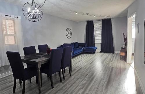 Old East York Apartment | Modern East York Retreat 20 mins to DT Toronto