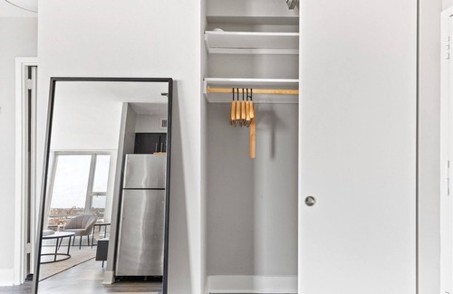 Edgewater Beach Apartment | Modern Edgewater 1BR w/Gym, Deck & Lounge, 5 blocks to L, by Blueground