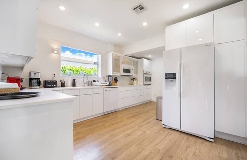 North Bay Village House | Modern Elegance home with Heated Pool & Pool Table