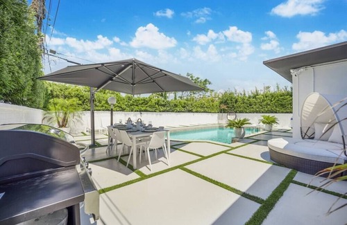 North Bay Village House | Modern Elegance home with Heated Pool & Pool Table