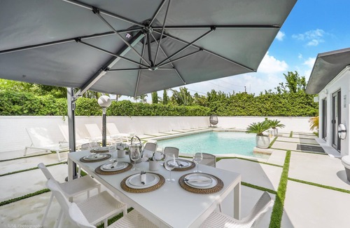 North Bay Village House | Modern Elegance home with Heated Pool & Pool Table