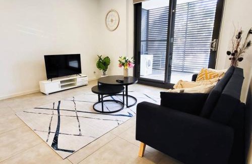 Epping Apartment | Modern Elegance: 2 Bedroom Oasis w/Free Parking