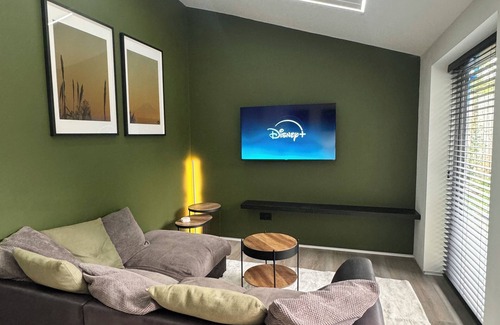 Staple Hill House | Modern en-suit room in bristol 4