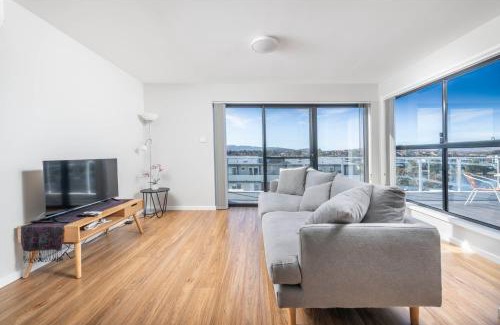 Greenway Apartment | Modern Escape with Lake and Mountain Views