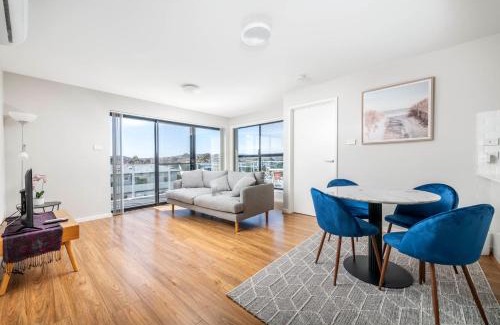Greenway Apartment | Modern Escape with Lake and Mountain Views