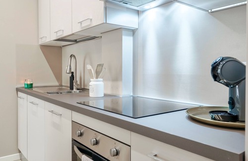 Sant'Eufemia Apartment | [Modern Essence] Design & Quietness