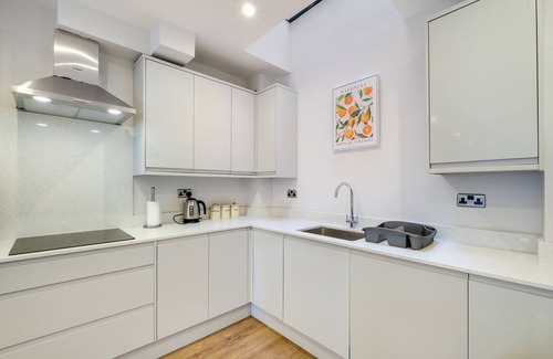 Coulsdon West House | Modern Executive 5 Bedroom Home in Purley