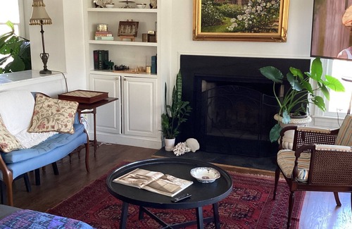 Potomac House | Modern executive level house with separate apartment on lower level