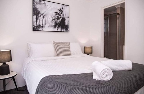 Belmont Apartment | Modern Family Apt Close to Airport/City - 3mths +