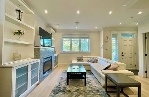 Grandview-Woodland House | Modern, family friendly space with Air conditioning, 8 min to Downtown!
