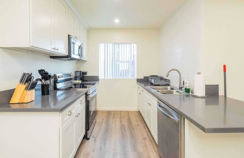 Altadena Apartment | Modern Family Getaway w/Spacious Living Areas #4
