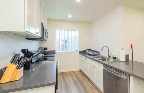 Altadena Apartment | Modern Family Getaway w/Spacious Living Areas #4