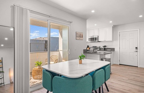 Altadena Apartment | Modern Family Getaway With Spacious Living Areas