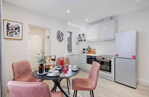 Offerton House | Modern family home, 2BR, Sofa bed, 3BA, sleeps 6