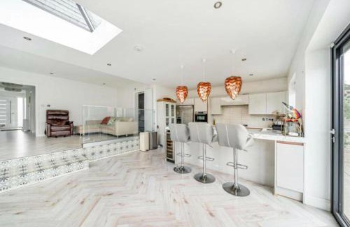 Hillingdon House | Modern Family Home in Greater London