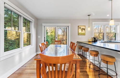 Vineyard Haven House | Modern Family Home Walkable to Town