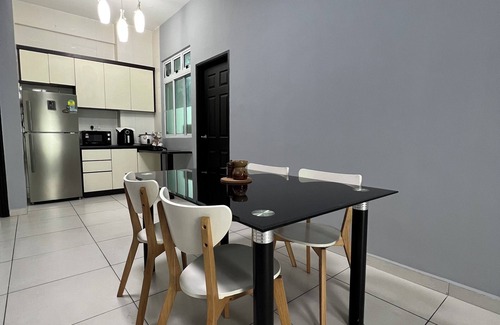 Central District Apartment | Modern Family Homestay Johor Bahru. FREE WIFI, Netflix, Disney hotstar & Parking