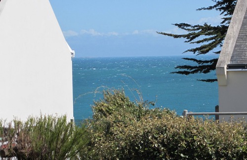 Le Palais House | Modern family house with terrace and sea views