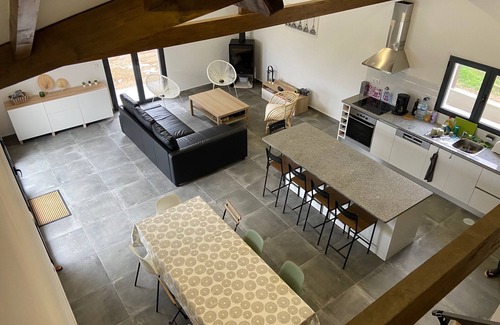 Santa Comba Dao House | Modern family vacation home of 160m2 near the lake for 10 people.