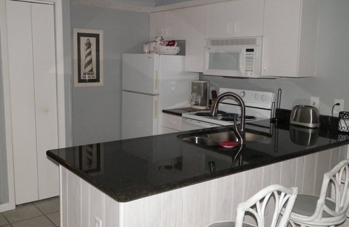 Gulf Shores Condo | Modern Family Vacation Getaway - Beachfront Direct Ocean View - 1BR/1B w. Bunks