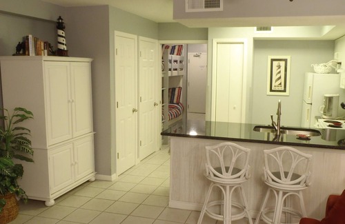 Gulf Shores Condo | Modern Family Vacation Getaway - Beachfront Direct Ocean View - 1BR/1B w. Bunks