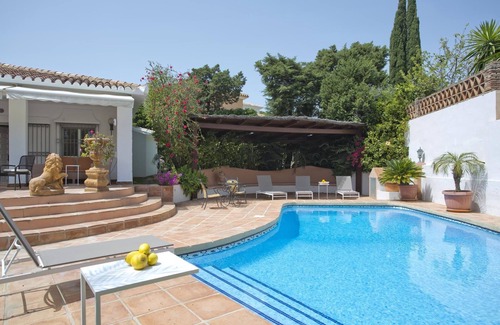 Urbanizacion Marbessa Villa | Modern Family Villa close to the beach & private pool possible to heat.