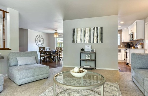 Dalton Gardens House | Modern Farm House- 1-Acre Yard with Hot Tub, Gazebo, BBQ