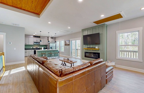 Sautee Nacoochee Cabin | Modern farm style, dog friendly cabin with game room and screened in deck