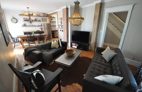 Niagara Falls House | Modern Farmhouse in Niagara’s Wine Country