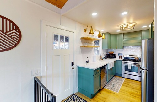 Crestline Cabin | Modern farmhouse cabin w/multiple decks, a fireplace & A/C-close to outdoor fun