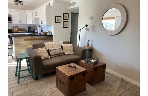 Julia Keen House | Modern Farmhouse in Midtown has touches of southwest decor and modern amenites.