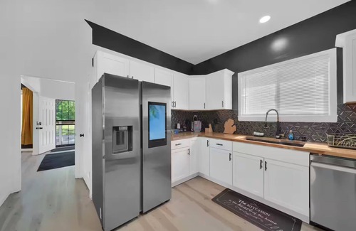 Detroit House | Modern Farmhouse Oasis, Group Stay, Telsa Charging