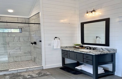 Pickens Cabin | 🏡 Modern Farmhouse Retreat w/Hot Tub, Bright and Open, Immaculate ✨