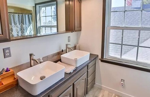Booneville Other | Modern Farmhouse with pond and large deck close to wineries and covered bridges