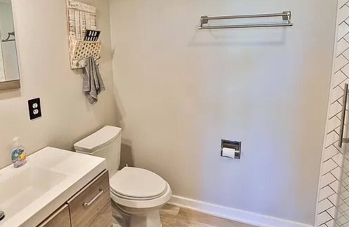 Booneville Other | Modern Farmhouse with pond and large deck close to wineries and covered bridges