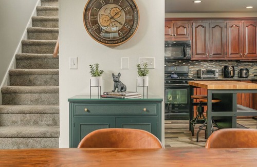 Canadensis House | Modern Farmhouse w/heated pool, hot tub, fishing pond, movie theater, game room