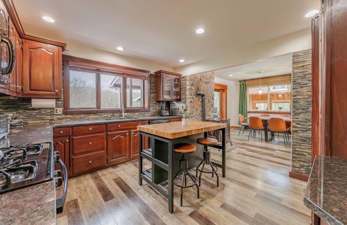 Canadensis House | Modern Farmhouse w/heated pool, hot tub, fishing pond, movie theater, game room