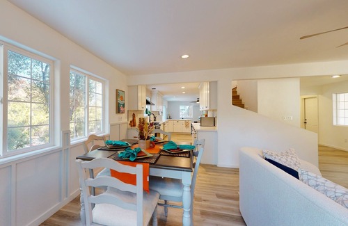 Springville House | Modern farmhouse with mountain views - next to N. Fork Tule River