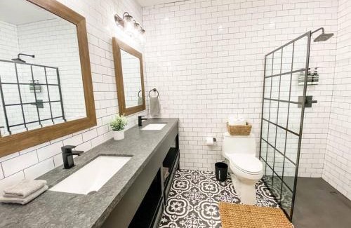 Camelback East House | Modern Farmhouse with Guest House Near Park