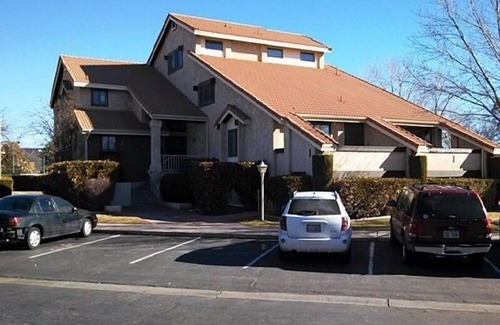 St. George Condo | 'Modern Feel! Wonderful Location! And a Great Price, too!