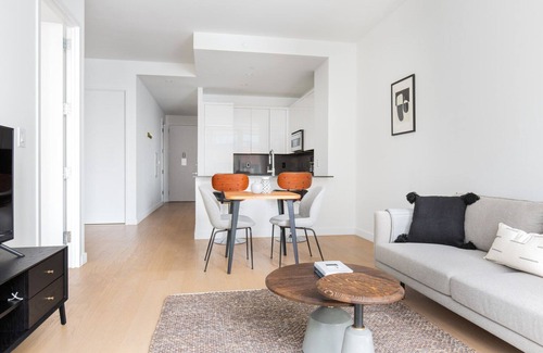 Financial District Apartment | Modern FiDi 1BR w/Gym, Doorman, near World Trade Center, by Blueground