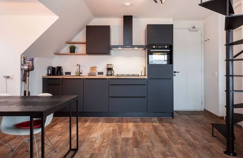 Offingawier Apartment | Modern flat at the Sneekermeer lake