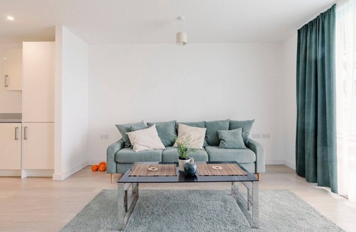 Coldharbour Apartment | Modern flat, excellent location!